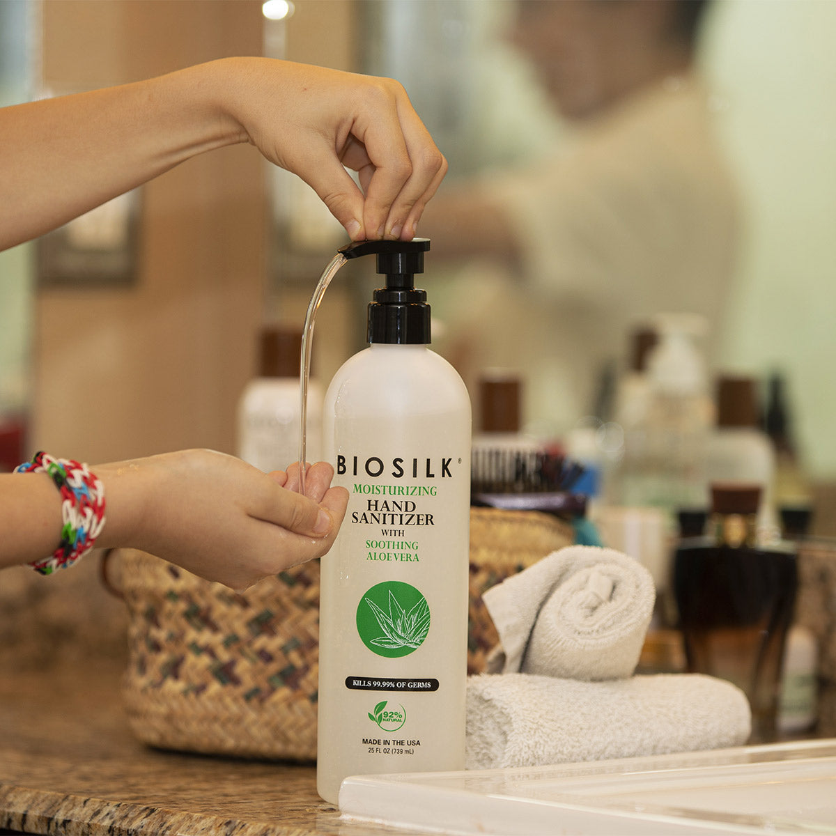 BS MOISURIZING CLEANSING GEL WITH SOOTHING ALOE VERA - 739 ML